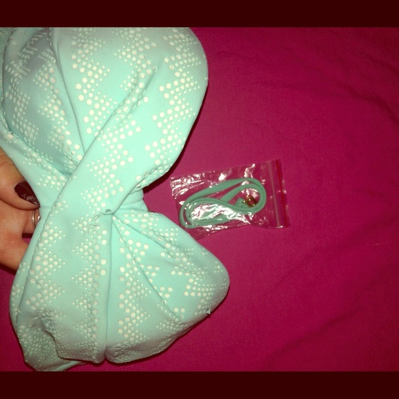 VS 36B bathing suit top