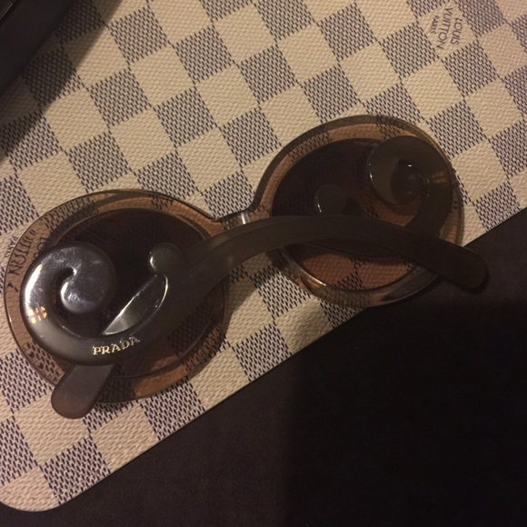 ⌛️SOLD⌛️PRADA Baroque BROWN Round Sunglasses - Picture 3 of 4