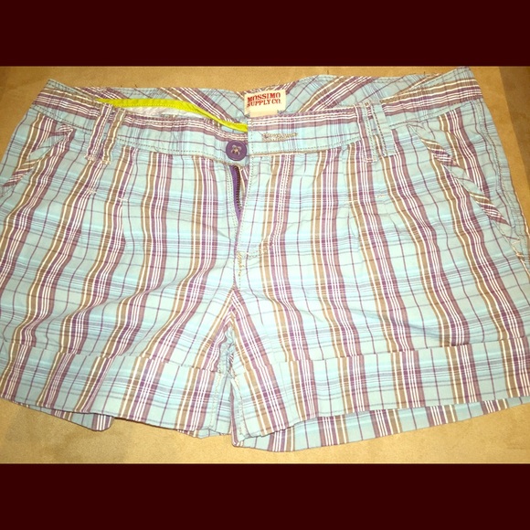 Very comfy Mossimo plaid shorts! Size 1