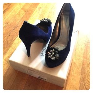 BCBG Scottie dark navy pump