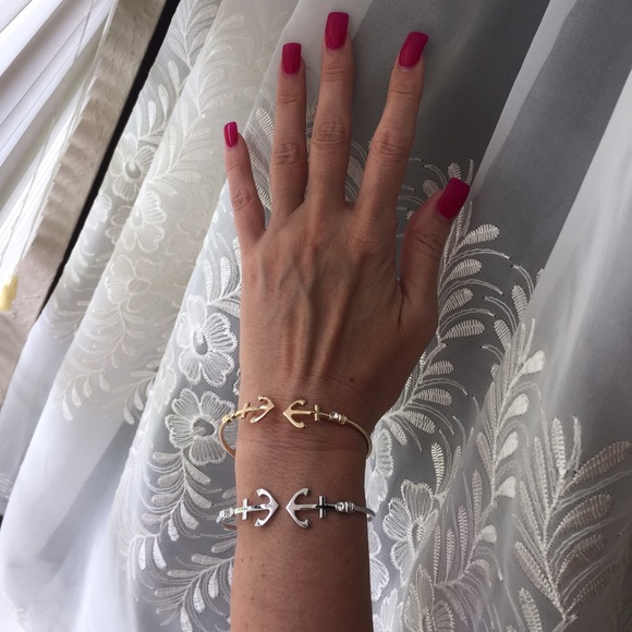 ⚓️2/$20 Crystal Accent Anchor Bracelet - Picture 2 of 4