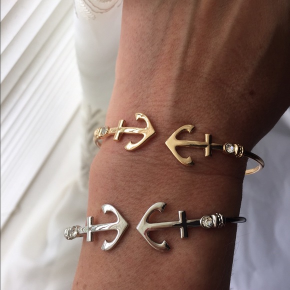 ⚓️2/$20 Crystal Accent Anchor Bracelet - Picture 3 of 4