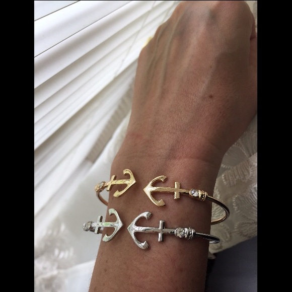 ⚓️2/$20 Crystal Accent Anchor Bracelet - Picture 4 of 4