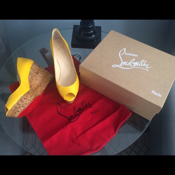 Christian Louboutin Une Plume 100 Wedge