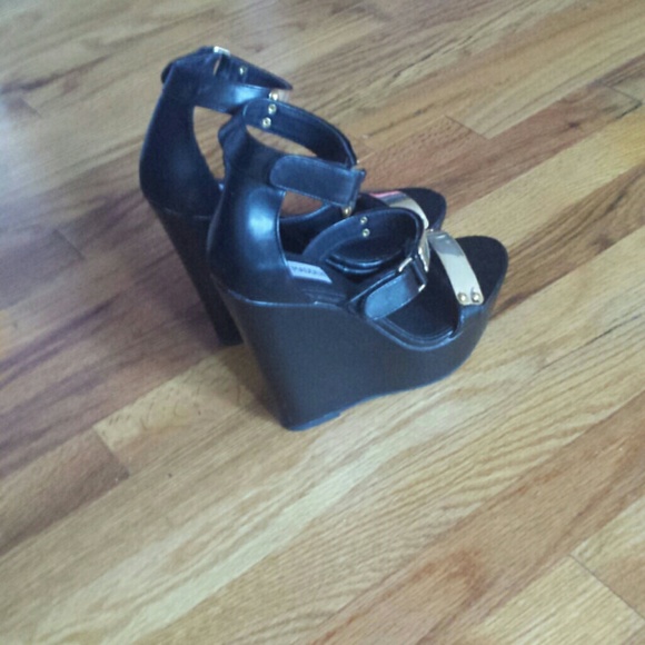 Wedge sandals - Picture 2 of 4