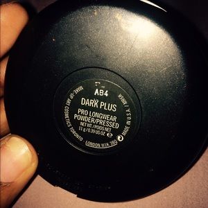 Prolongwear pressed powder dark plus