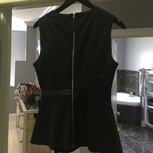 Elizabeth and James leather/zip top size 4 - Picture 3 of 4