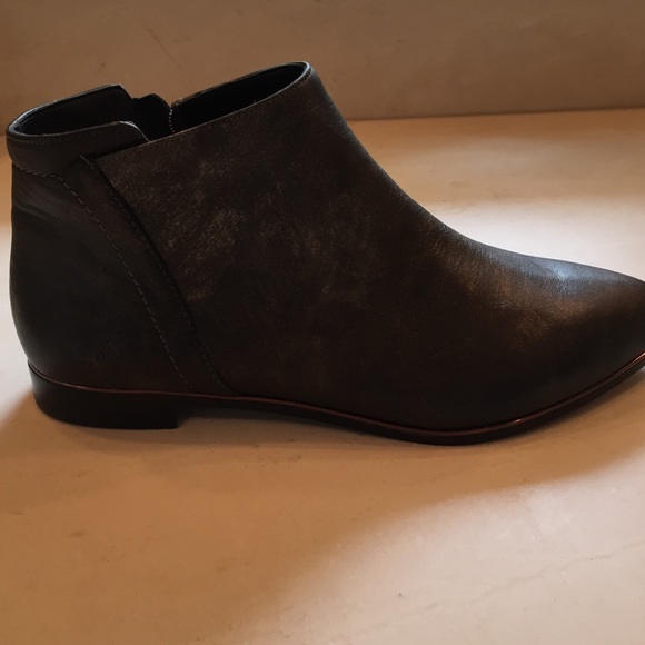 Kenneth Cole bootie.