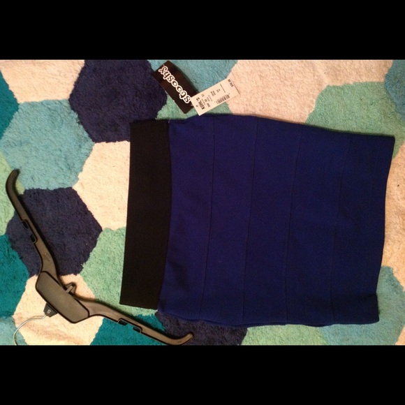 Royal blue Spandex pencil skirt - Picture 3 of 4