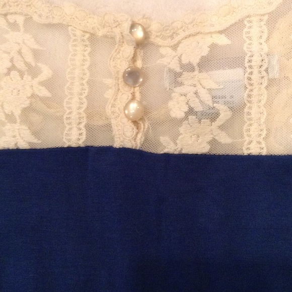 Charlotte Russe lace 3/4 sleeve top - Picture 3 of 4