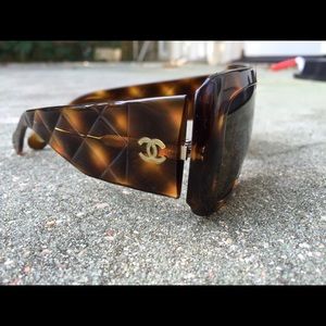 Coco Chanel sunglasses like new. Great condition
