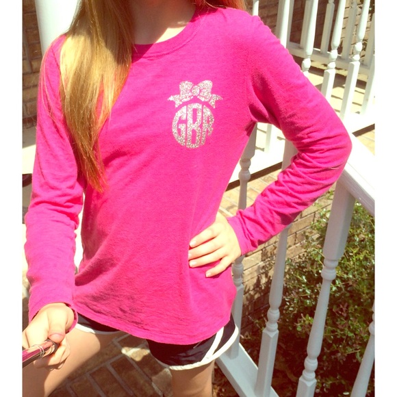 Monogrammed bow w/ t-shirt/tank top🎀