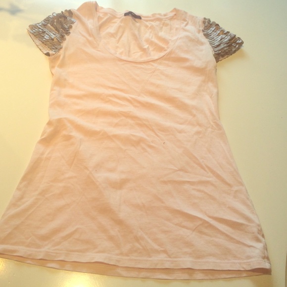 Gap Tee shirt with sequined sleeves
