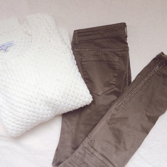 Skinny Ankle-Zip Pants - Picture 3 of 4