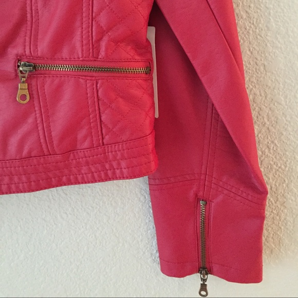 **HOST PICK** Red Jacket - Picture 3 of 3