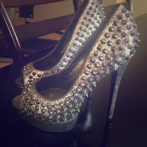 Steve Madden spike shoes!! $3 for asnock516