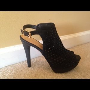 Jessica Simpson black heels