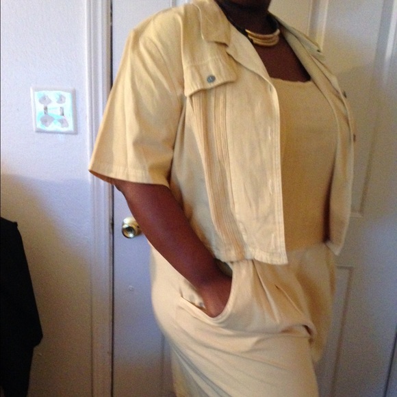 🎉PRICE DROP🎉 Canary Yellow Romper - Picture 2 of 4