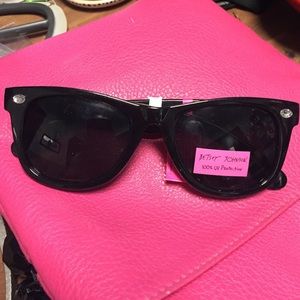 Cute sunnies!