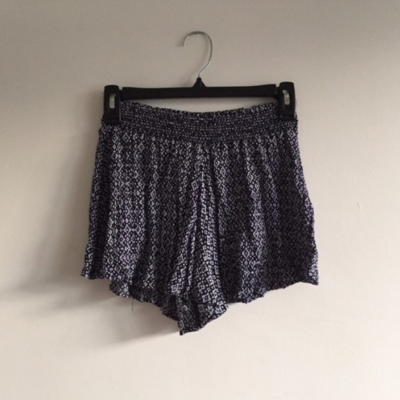 ❌Sold❌ NWOT Flowy Shorts - Picture 2 of 3