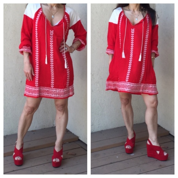 💥💥💥Embroidered red tunic ONE HOUR SALE - Picture 2 of 2