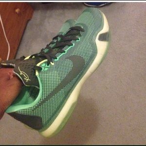 Kobe 10 Vinos and Nike HyperRevs 2014