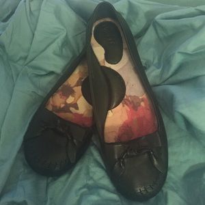 Size 10 Born flats in black