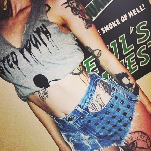 Cutout high waisted shorts✨