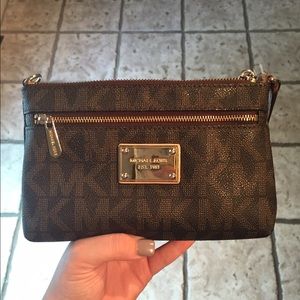Micheal Kors large wristlet
