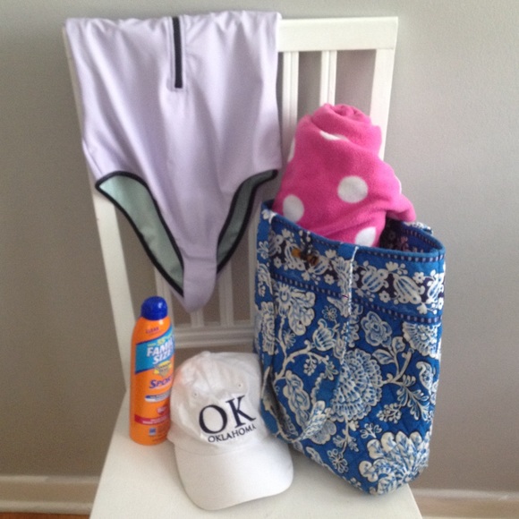 SOLDVera Bradley shoulder tote bag