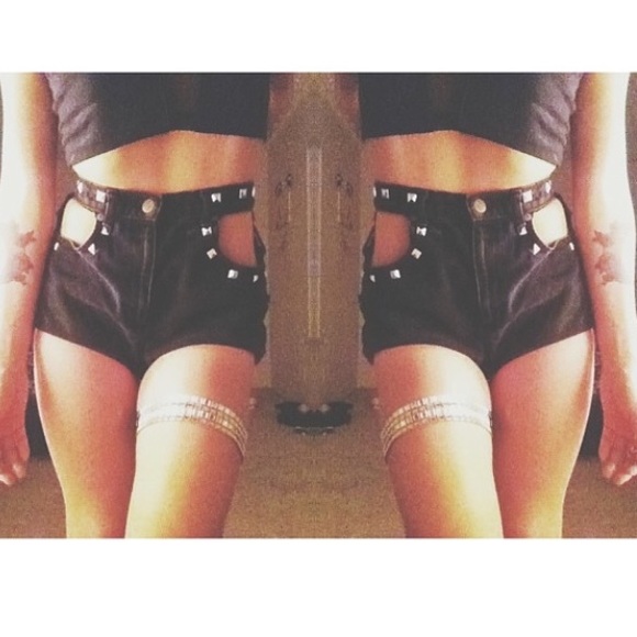 Cut out shorts in black