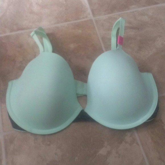 Bnwt PINK Victoria's secret push up bra.