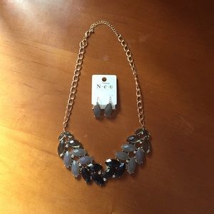 Statement Neckless & Earrings