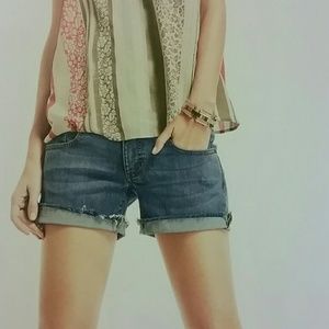 Boy friend short  32" waist measurement .