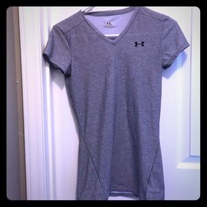 Under armor heat gear.. Gray tshirt