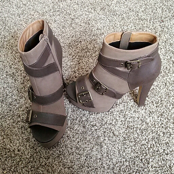 High heels - Picture 1 of 3