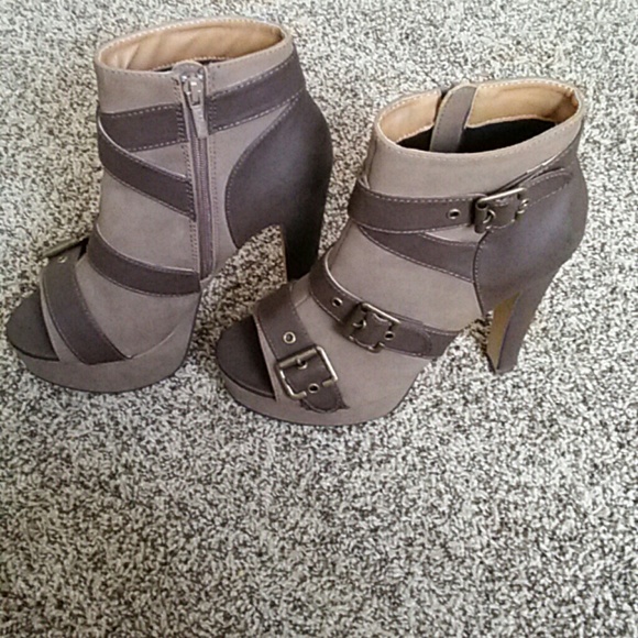 High heels - Picture 2 of 3