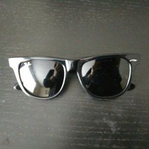Wayfarer ray bans size large