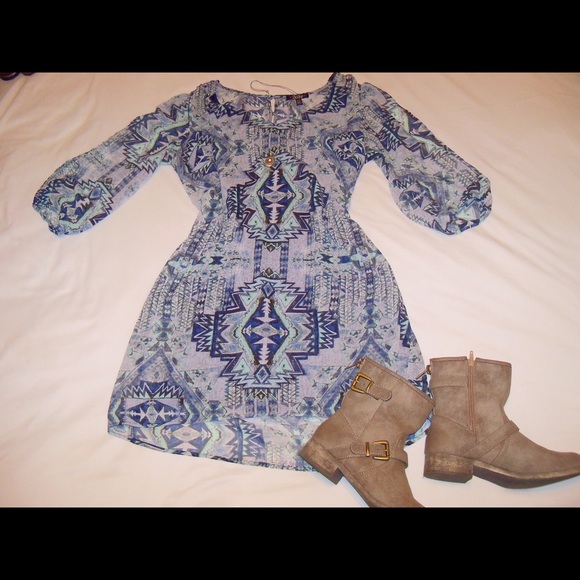 BeBop Dresses & Skirts - Blue Aztec print shift dress with sleeve slits