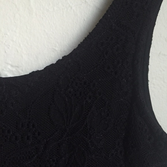 Black Sleeveless Lace Dress - Picture 2 of 2