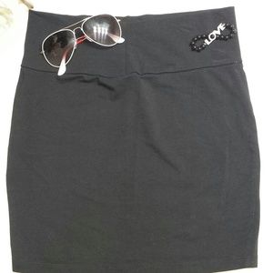 Black fitted skirt
