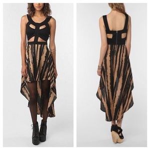 💥HP💥REVERSE Brand Cut out Hi Lo Dress