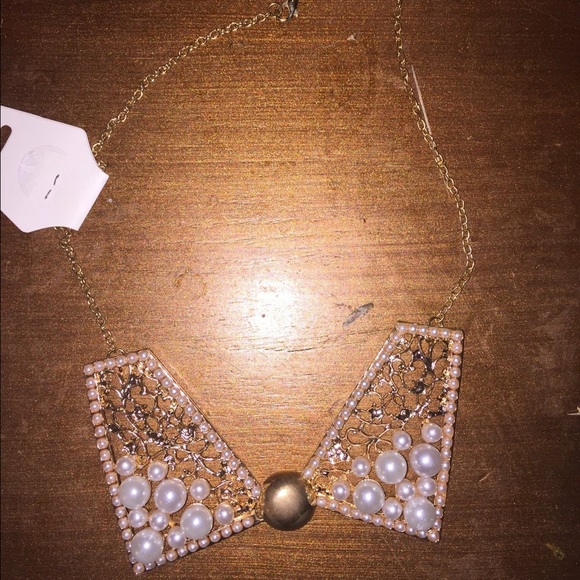 Bib necklace