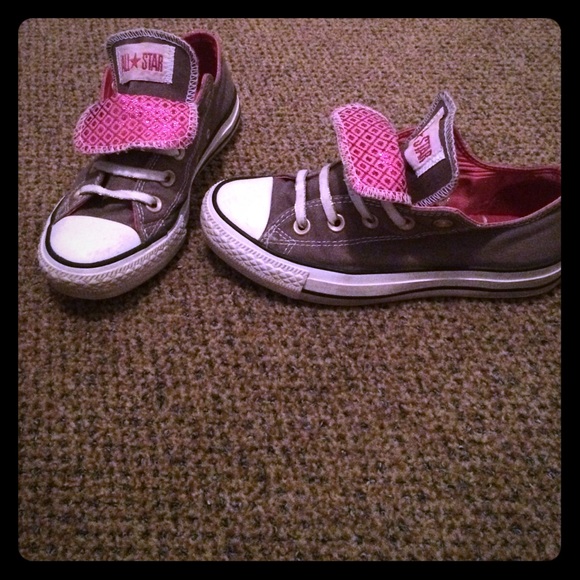 Grey Converse Lo, with Pink double tounge.