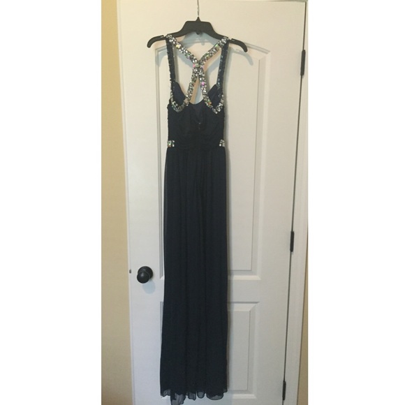 Formal dress - Picture 2 of 4