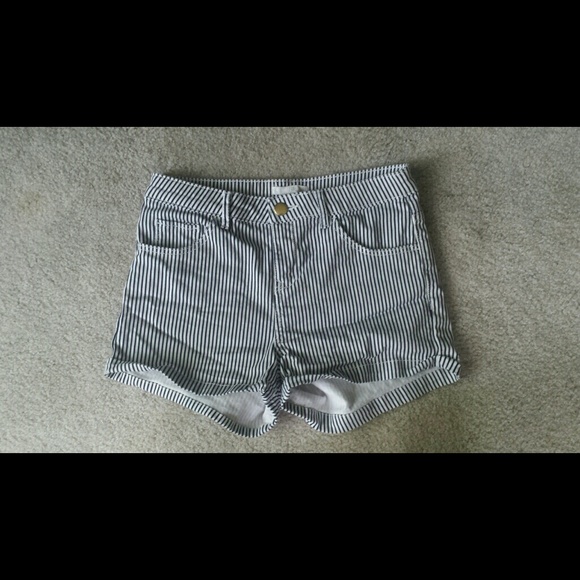 H&M Shorts - Picture 2 of 4