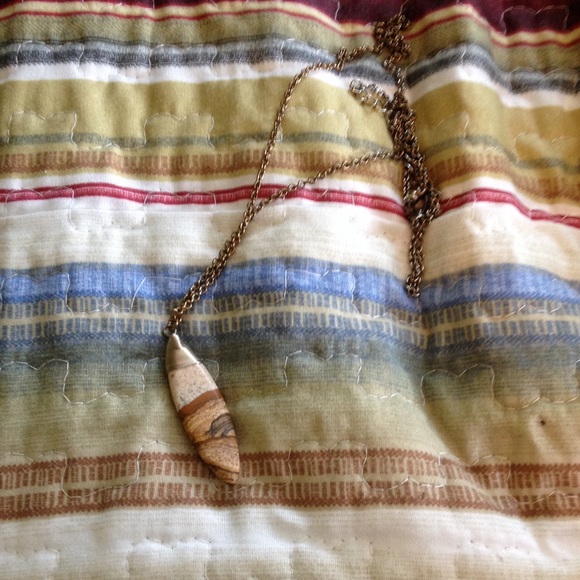 Brown pendant necklace