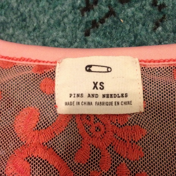 Pins and needles XS lacy embroidered crop top - Picture 3 of 3