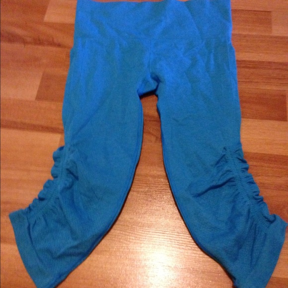 Lululemon seamless crops