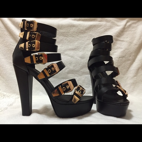 LOLASHOETIQUE Black/Gold Sandals